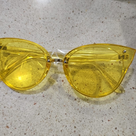 Imported

plastic frame - Picture 2 of 3